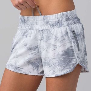 NWOT Lululemon 4” tracker shorts
